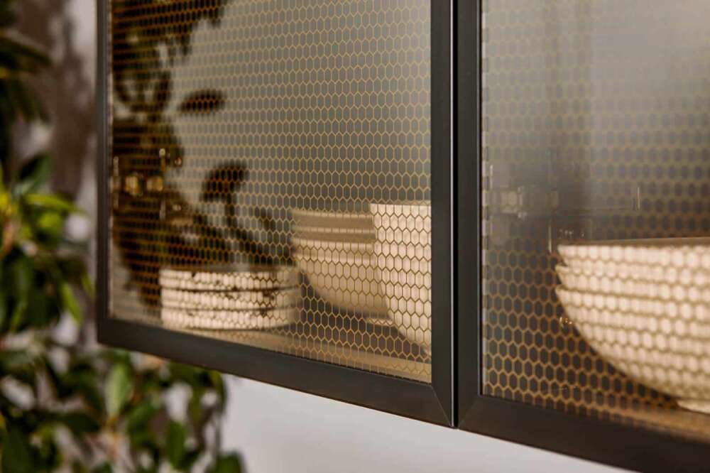 Schüller moderne L-Küche mit Wangenregal_Glas-OS