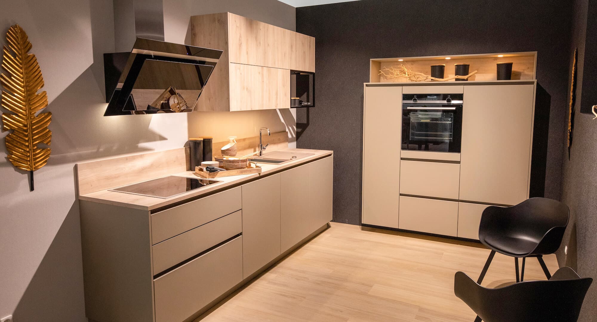 Häcker moderne zweizeilige Küche Häcker moderne zweizeilige Küche