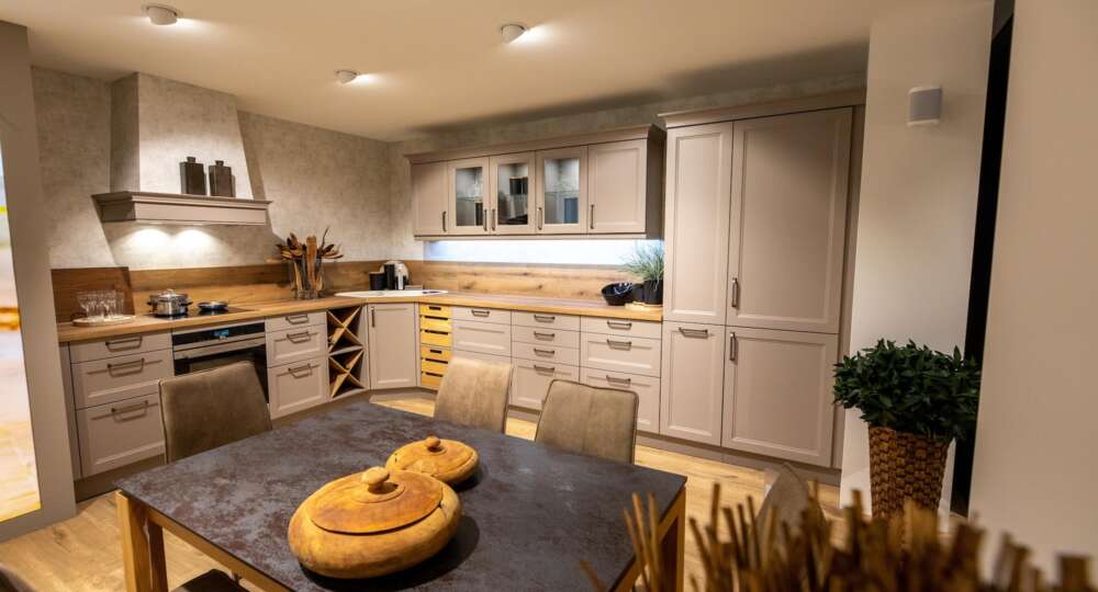 Schüller L-Küche im Landhausstil
