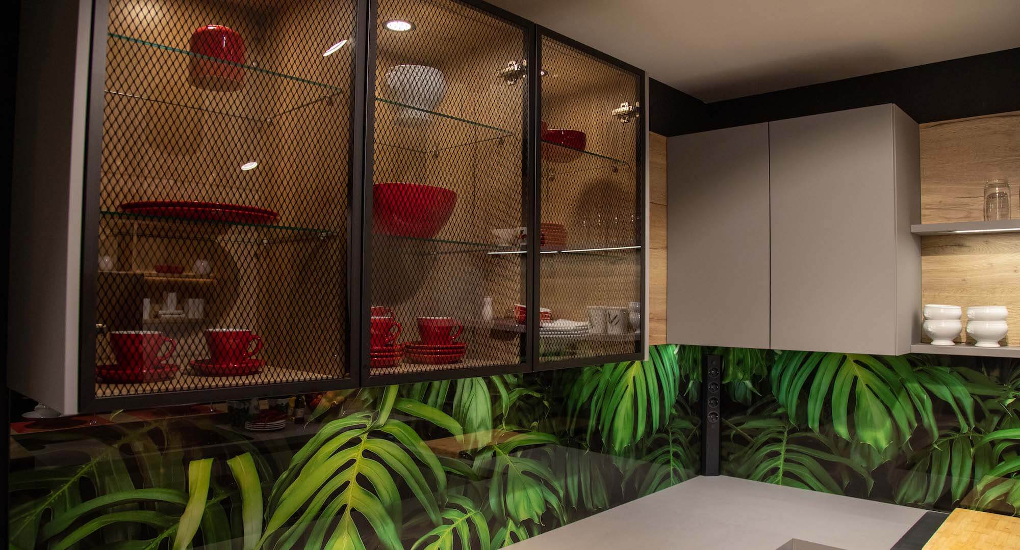 Schüller moderne U-Küche mit Küchentheke Glasschränke Schüller moderne U-Küche mit Küchentheke Glasschränke