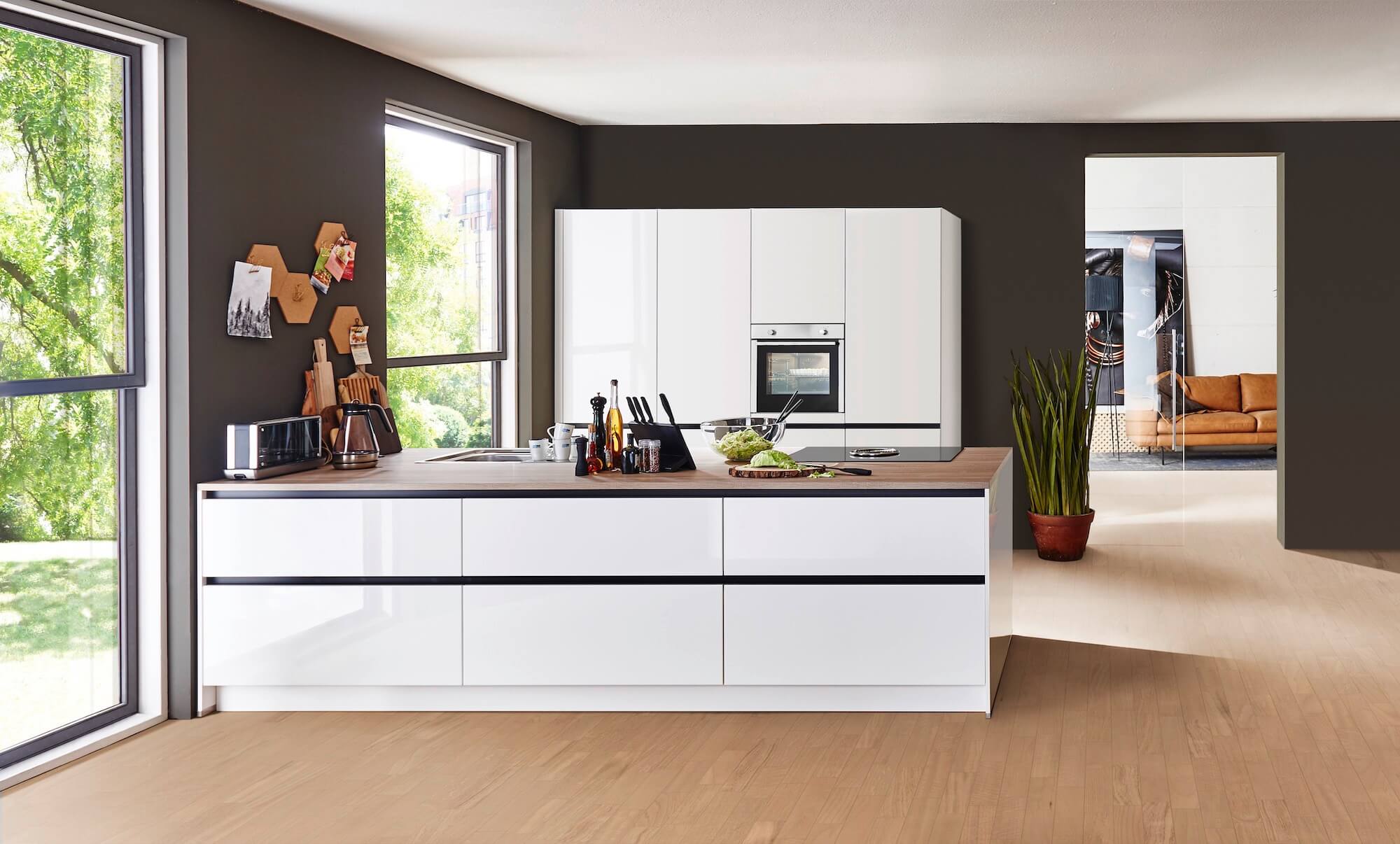 Nolte Design Inselküche weiß hochglanz Lack grifflos