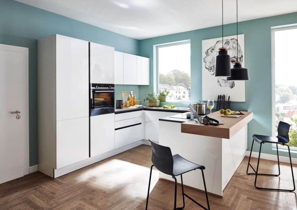 Nolte Designküche U-Form weiß hochglanz grifflos