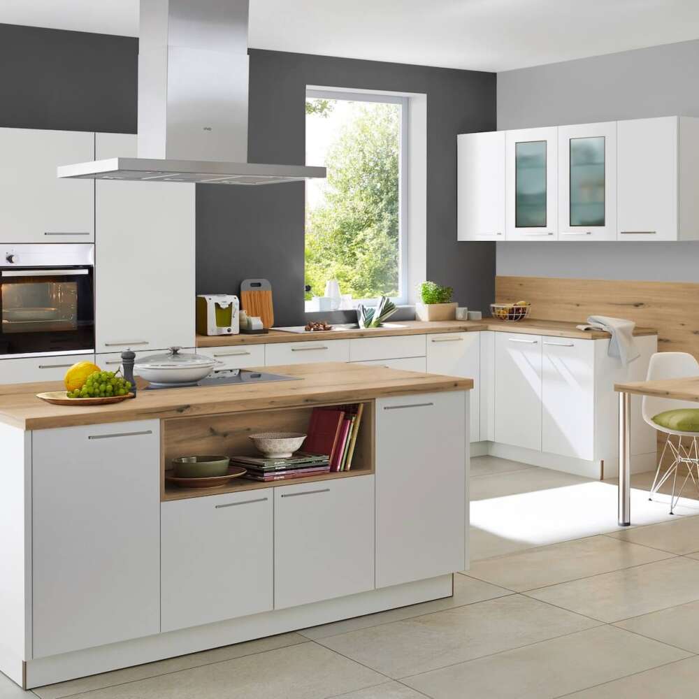 Nolte moderne L-Küche mit Kücheninsel weiß