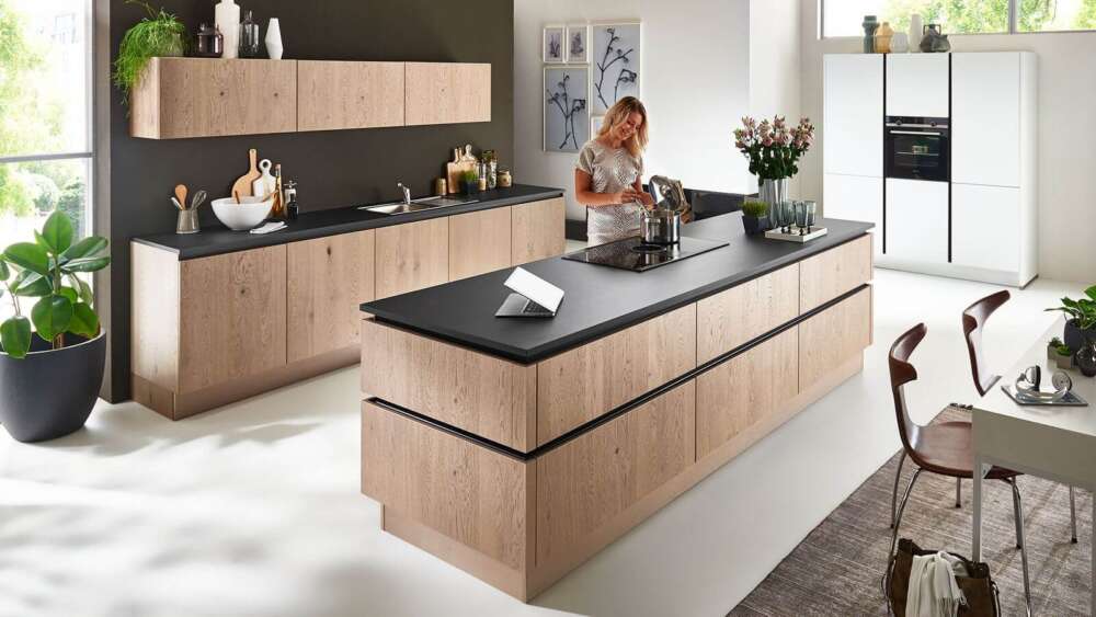 Nolte Design Inselküche Tavola Eiche Barolo grifflos