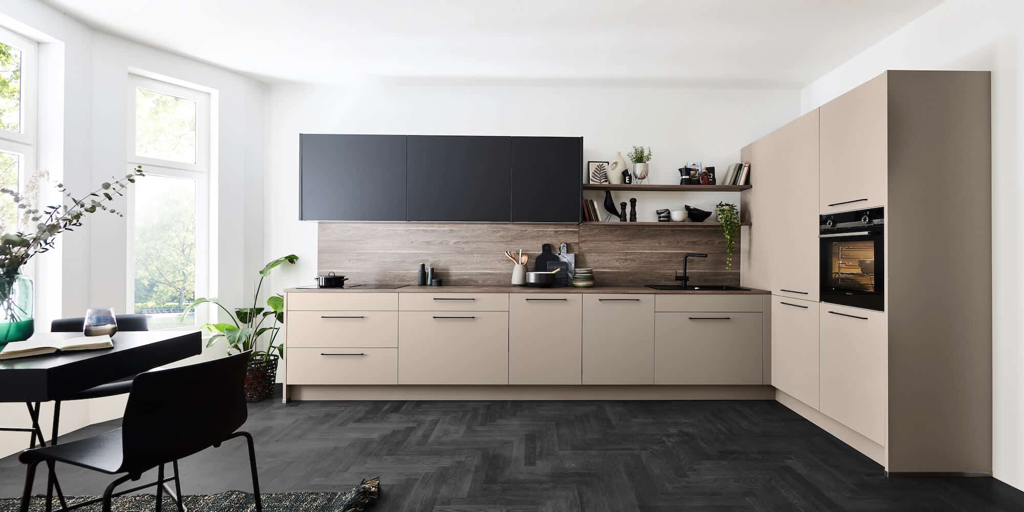 Nolte Design L-Küche beige mit Holzplatten