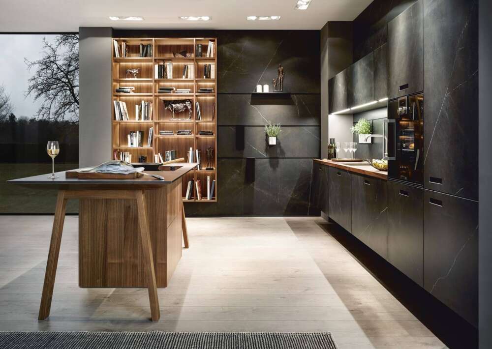 Schüller Design Inselküche Nussbaum nah