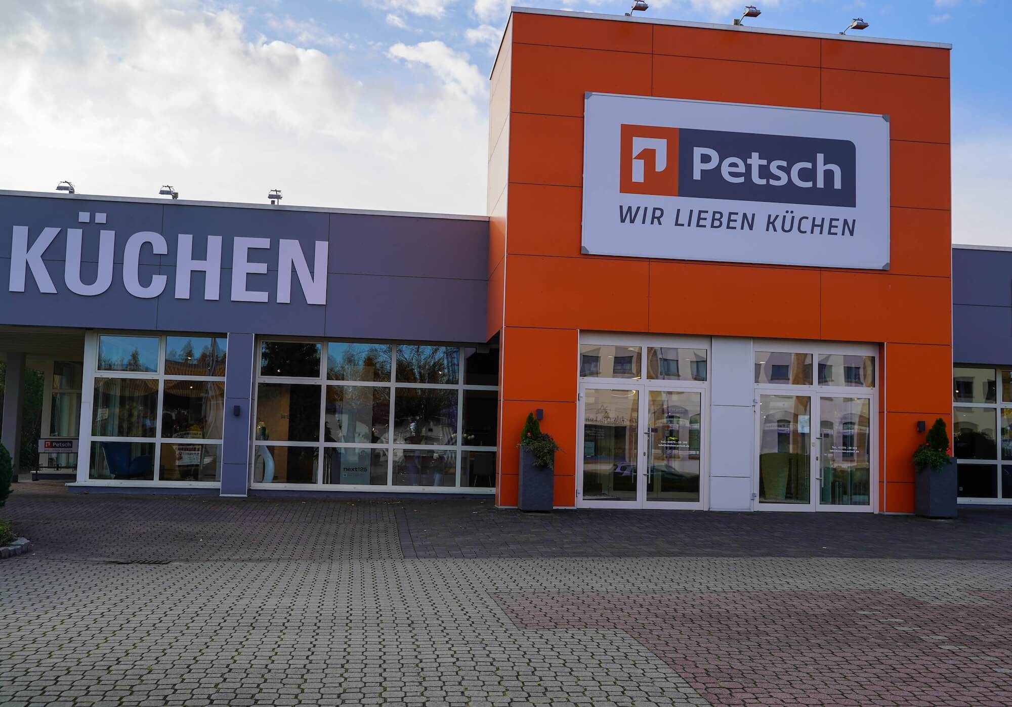 Küchen Petsch außen seitlich