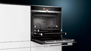 Siemens Einbau-Dampfbackofen geöffnet