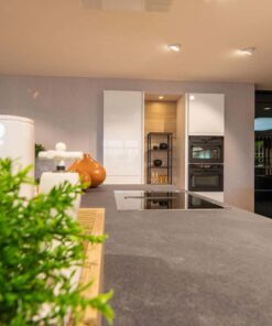 Schüller U-Küche Kristallweiß hochglanz Detail II
