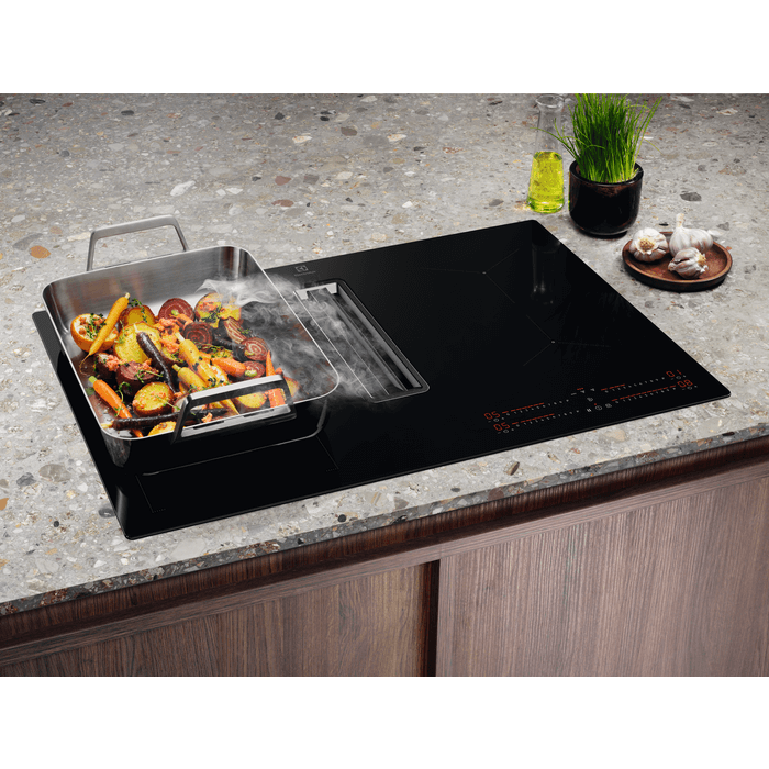 Electrolux Induktionskochfeld mit Muldenlüfter
