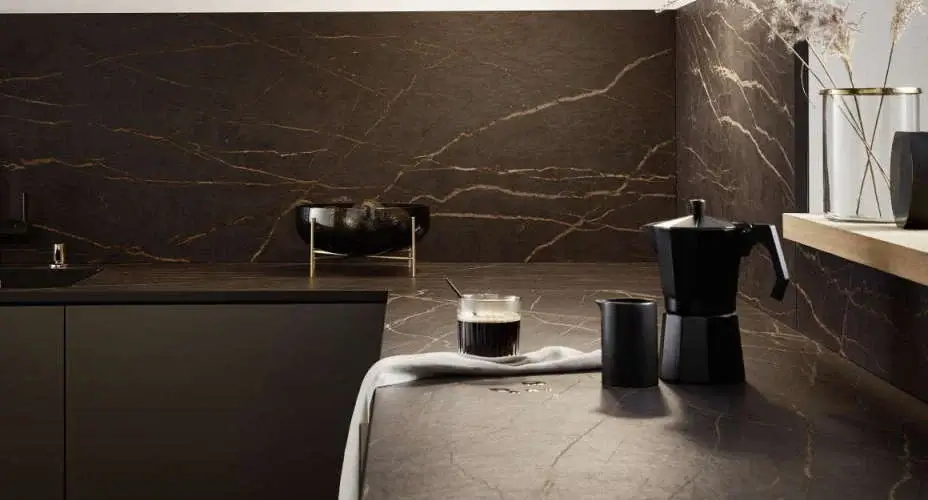 Lechner Dekton Arbeitsplatte dunkel