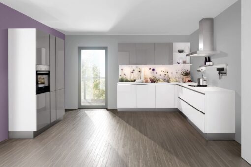 Häcker Moderne L-Küche Weiß Hochglanz mit Hochschrank