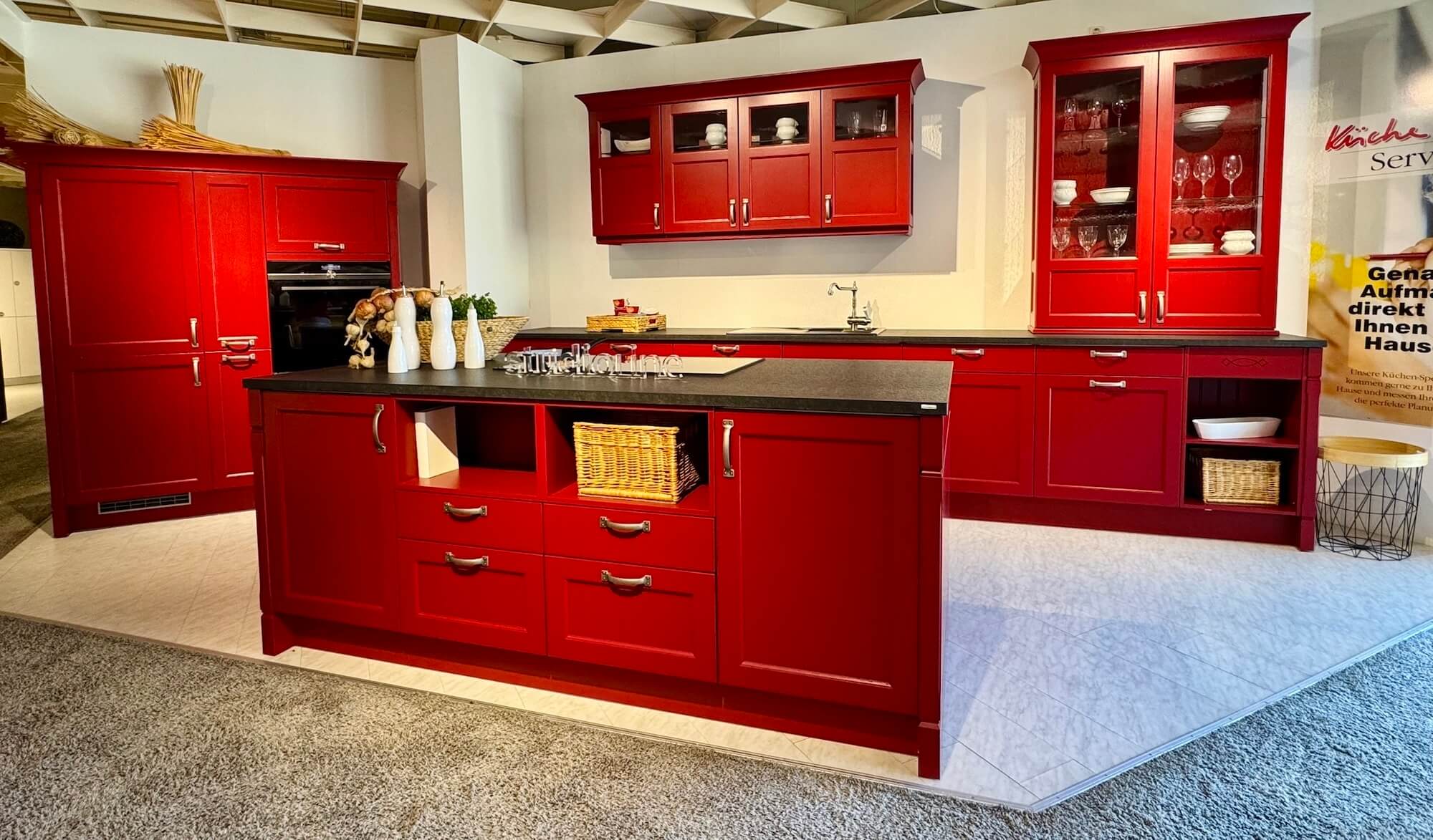 Häcker Landhaus Inselküche Esche Repro karminrot