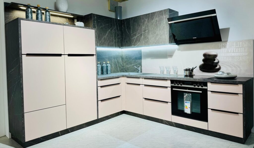 Schüller Moderne L-Küche Pastellrosé Satin
