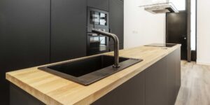 Hollweg Massivholz Arbeitsplatte auf Kücheninsel