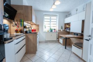 HA-kundenkueche-holzoptik-weiss-seitenansicht-siemens-dunstabzug-hochschrank Küchentraum von Frau Hubatsch