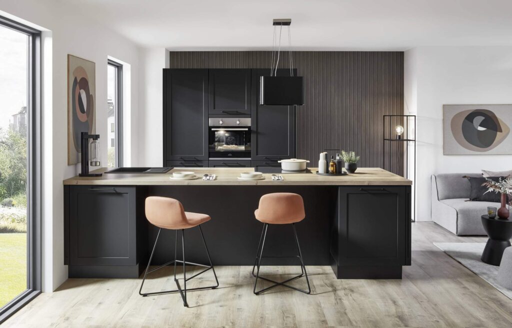 Nobilia Landhaus Inselküche nordic-schwarz perfect-matt