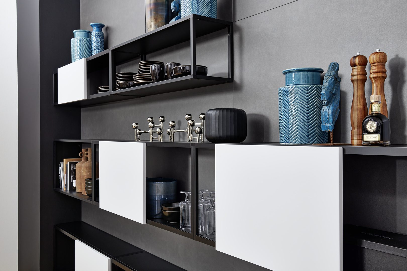 Nolte Regalwand Designstil FERRO Blaustahl Soft Lack Arcticweiß Softmatt